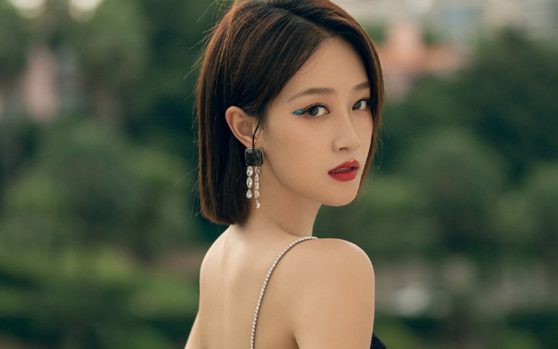 五大联赛是否调整锋线配置以适配密集防线站位，五大联赛前锋