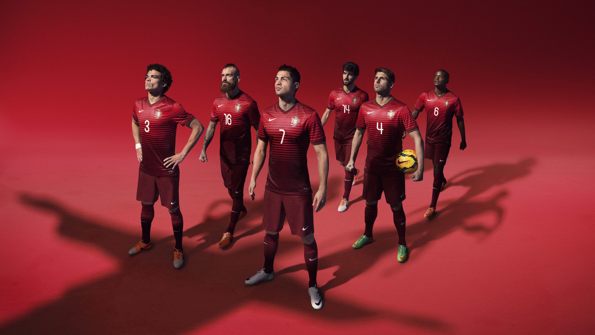 中国女排黄金一代重聚 与现役队员进行分组对抗赛 老将经验仍显老辣